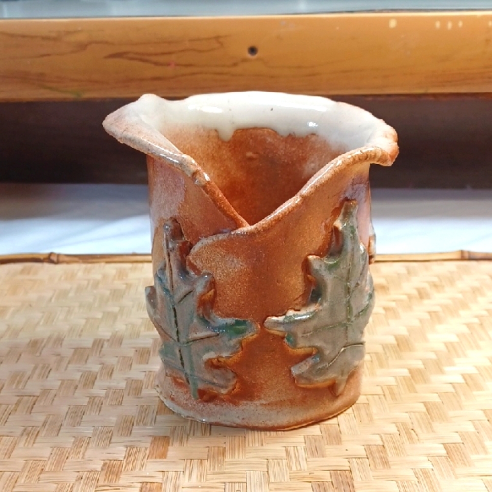 Handcrafted Wide  Ceramic Leaf Vase 5Tx4.5 W